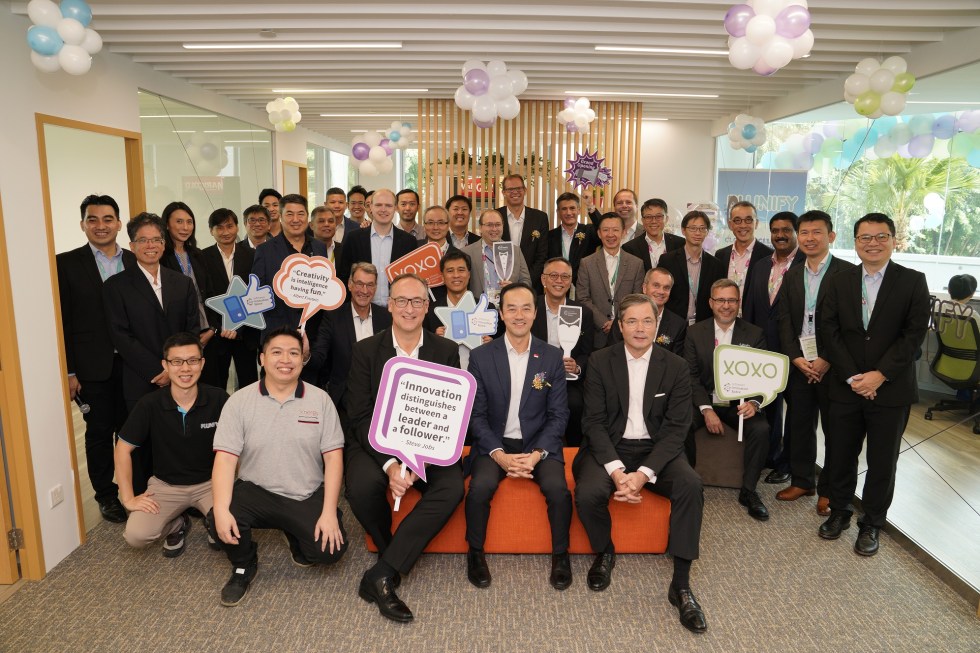 Senior Minister of State for Trade and Industry Dr Koh Poh Koon (centre) with the German Ambassador to Singapore Dr Ulrich Sante at the Co-Innovation Space.
